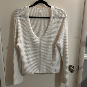 Leith V-Neck Bell-Sleeved Sweater in Ivory